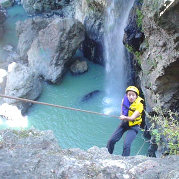 Practicar rappel en el cañón de Huaxtla – GUADALAJARA, AVENTURA Y ECOTURISMO